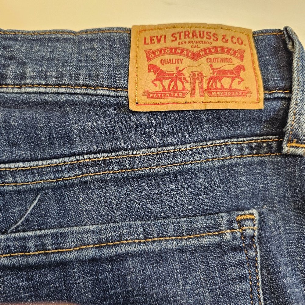 Levi's Women's 311 Shaping Skinny Jeans size 28
